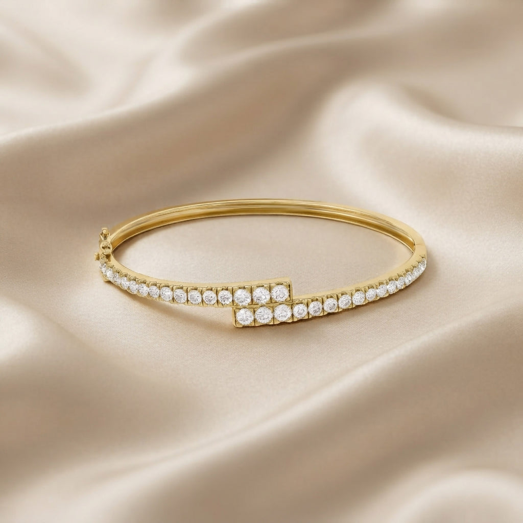 Round Shape 2.80 Carat Lab Grown Diamond Bangle Bracelet