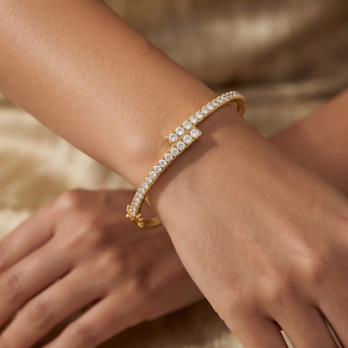 Round Shape 2.80 Carat Lab Grown Diamond Bangle Bracelet
