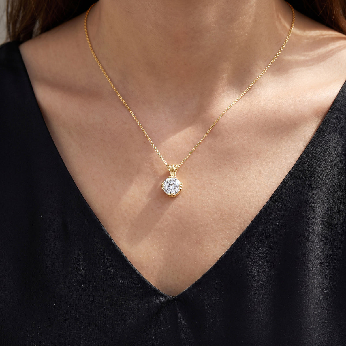 2.04 CTW Round Diamond Heritage Pendant Necklace